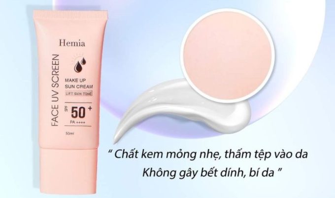 chất kem mỏng nhẹ, dễ dàng thấm vào da